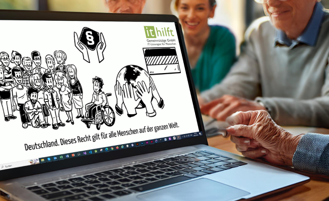 Ein Laptop eine schwarz-weiße Illustration mit Menschen, darunter eine Person im Rollstuhl, Hände mit einem Paragraphenzeichen und eine Weltkugel. Sichtbar ist außerdem ein Logo mit dem Schriftzug „t.hilfe“. Der Text auf dem Bildschirm lautet teilweise: „Deutschland. Dieses Recht gilt für alle Menschen auf der ganzen Welt.“ Im Hintergrund sitzen ältere Menschen an einem Tisch. Die Darstellung verweist auf Rechte, Teilhabe und barrierefreie Unterstützung.